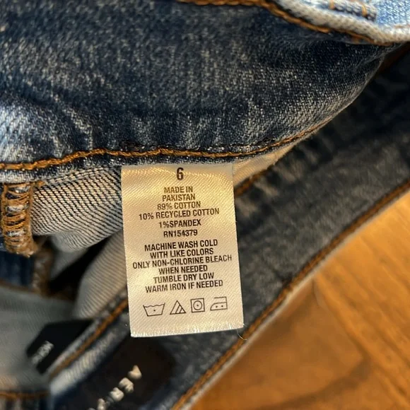 Aeropostale Mom Short, Classic Denim Distressed Women Shorts, w/Pockets, Size 6 - Picture 7 of 8